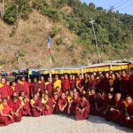 खानीखोला तालढुङ्गामा  शान्ति र अहिंसाका लागि प्रार्थना गर्दै बौद्ध धर्मावलम्बी लामा गुफाभित्र